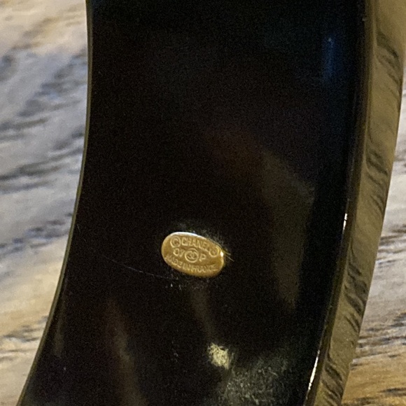 CHANEL 2007 Spring 07P Black & White Resin Bangle Bracelet - Picture 9 of 9